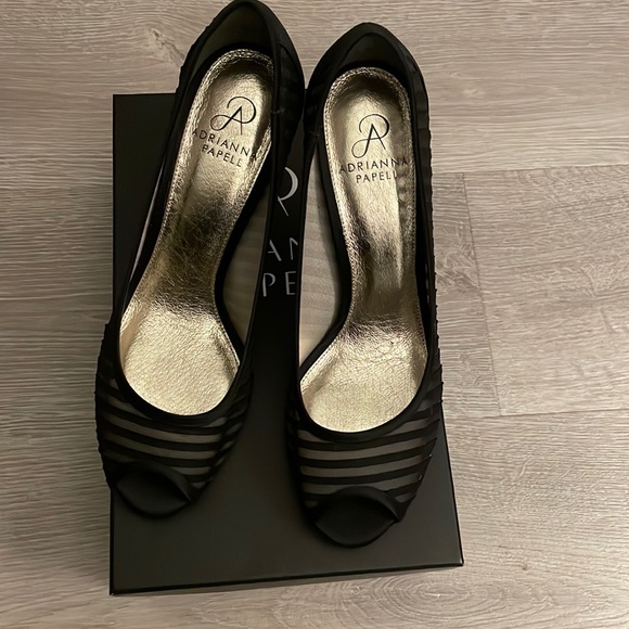 Excellent condition Adrianna Papel flirt open peep toe black chiffon pump - Picture 3 of 12